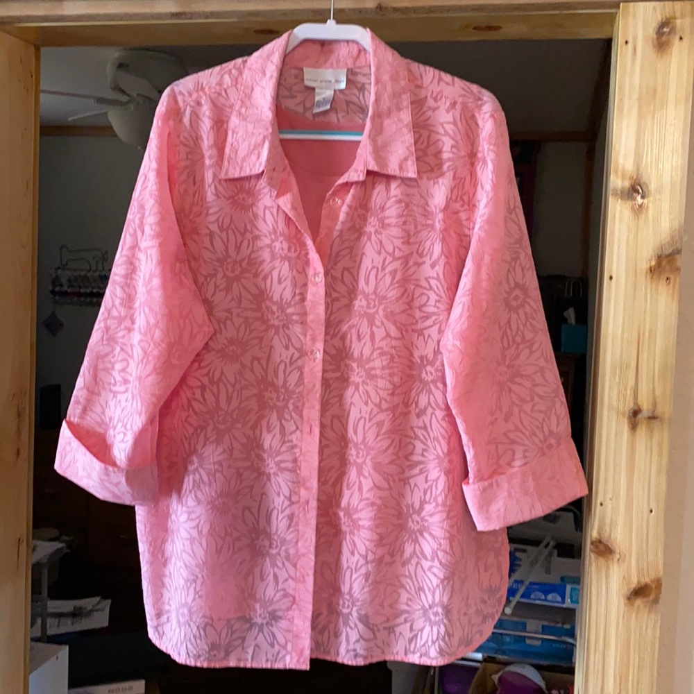 Beautiful foral design, pink blouse with shell